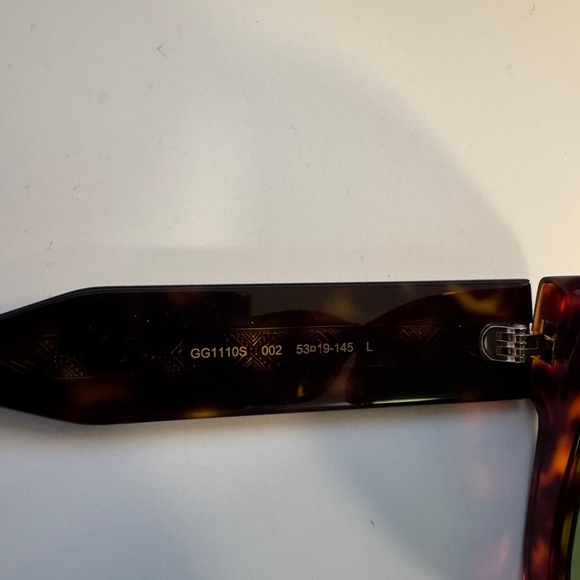 Almost new Gucci sunglasses. Used 4-5 times. - Picture 2 of 6